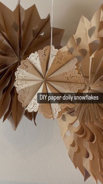 Misfit Mama on Instagram: "A holiday craft that doesn’t require scissors! ✂️ ⠀⠀⠀⠀⠀⠀⠀⠀⠀ I found kraft paper doilies (4 inch & 6 inch) on Amazon and used the glue sticks we had on hand. ⠀⠀⠀⠀⠀⠀⠀⠀⠀ Folding each doily the SAME size is key! That’s why I stacked them and folded together first. ⠀⠀⠀⠀⠀⠀⠀⠀⠀ I used 8 doilies per snowflake. ⠀⠀⠀⠀⠀⠀⠀⠀⠀ Save this + tag me in your stories when you give it a try! ❄️ ⠀⠀⠀⠀⠀⠀⠀⠀⠀ ⠀⠀⠀⠀⠀⠀⠀⠀⠀ #holidaydecor #holidaydecorating #diysnowflakes #letitsnow #homeschoolcrafts" Doily Garland Diy, Paper Dollies Christmas Crafts, Snowflakes Made From Paper Doilies, Paper Doily Snowflakes Diy, Doilie Snowflakes, Doily Snowflakes Diy, Paper Doily Crafts Christmas, Paper Doily Snowflakes, Paper Doilies Crafts