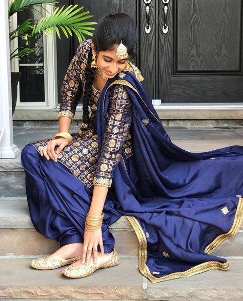 navy blue silk punjabi suit with gold embroidery for simple engagement Royal Blue Punjabi Suit, Navy Blue Punjabi Suit, Navy Blue Salwar Suit, Blue Punjabi Suit, Silk Punjabi Suit, Suit Patiala Shahi, Vintage Indian Fashion, Patiyala Suits, Punjabi Suit Neck Designs