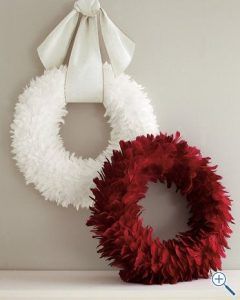 White Wreaths, Christmas Party Planning, Feather Wreath, Modern Holiday Decor, Modern Wreath, Door Diy, Red Wreath, Christmas Door Wreaths, Christmas Front Doors