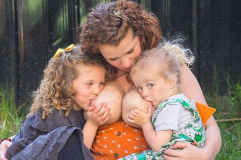 Mom breastfeeds 5-year-old daughter because she thinks her milk is medicine Mother Feeding Baby, Nursing Photography, Harwin Strong, Extended Breastfeeding, Mommy Milkers, Gross Things, Mother Feeding, Daisy Duke Shorts, Laugh Together