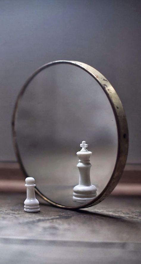 This picture in my opinion portrays how one  should always believe in themselves and never lose hope. This image uses a sepoy from the game of chess who is looking at himself in a mirror but sees a king instead. The sepoy is the smallest in size among the whole army in the game of chess but when he looks at himself in the mirror, he sees the king, who is the most important part of the army. Mirror Photography, Andermatt, Concept Photography, Reflection Photography, The Reflection, Foto Tips, Conceptual Photography, Foto Art, Jolie Photo