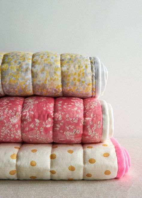 Pure + Simple Quilted Blankets | Purl Soho Quilted Blankets, Diy Sewing Gifts, Quilt Modernen, Jelly Rolls, Purl Soho, Costura Diy, Blanket Diy, Quilt Baby, Diy Quilt