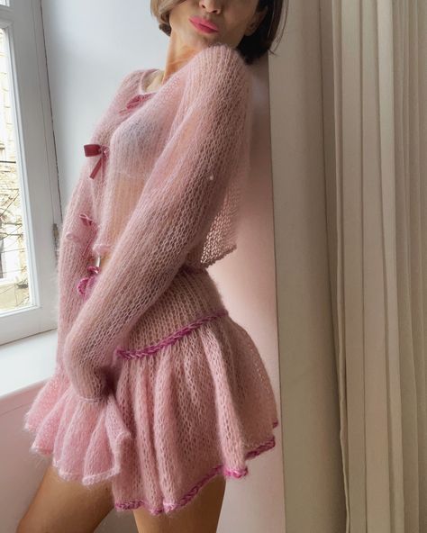 Knitting sexy set (fluffy mini and top) Pink Knit Skirt Outfit, Knitting And Crochet Aesthetic, Knit Ideas Aesthetic, Crochet Fluffy Sweater, Pink Style Outfit, Knit Set Outfit, Shirt Dress Styling, Fluffy Outfits, Pink Crochet Sweater