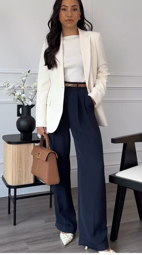 White Blazer Outfits, Casual Work Outfits Women, Blazer Outfits For Women, Business Outfits Women, Stylish Work Attire, Office Outfits Women, Business Casual Outfits For Work, Corporate Outfits, Work Fits