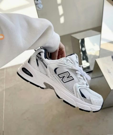 Casual Outfit Street Style, Chunky Sneakers Outfit, Sports Shoes Women, Outfit Street, Outfit Street Style, Pretty Shoes Sneakers, Amazon Link, Kicks Shoes, Shoes Outfit Fashion