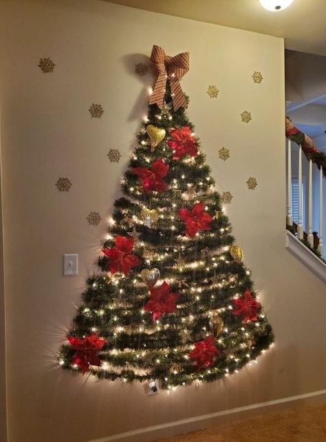 Green Wall Christmas Decor, Wall Tree With Lights, Christmas Tree In Wall, Christmas Tree Made Of Lights On Wall, On The Wall Christmas Tree, Garland Wall Tree, Christmas Tree On A Wall Ideas, Diy Christmas Tree Wall Ideas, Christmas Tree With Lights On Wall