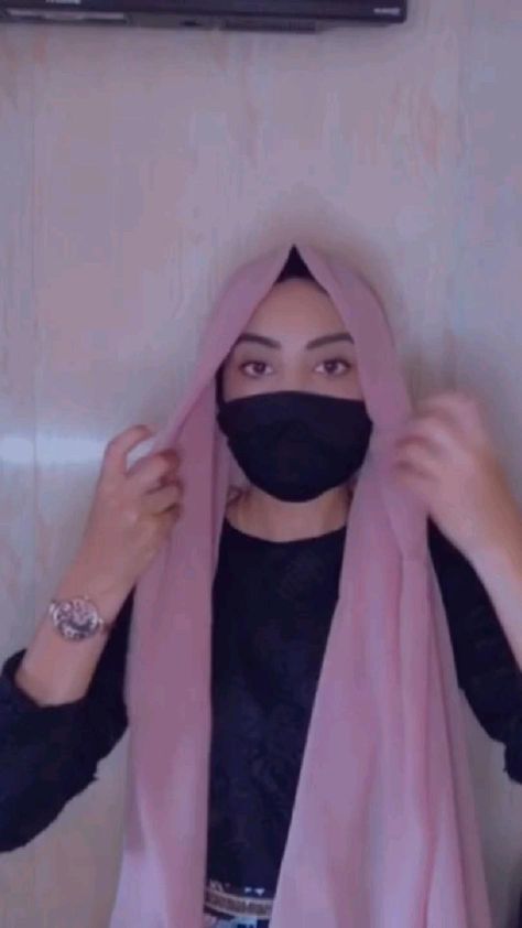 Hijab With Mask, Hijab Tutorial For School, Queen Hijab, Turkish Hijab Tutorial, Easy Hijab Tutorial, Easy Hijab Style, How To Wear Hijab, Simple Hijab Tutorial, Friend Quotes Funny