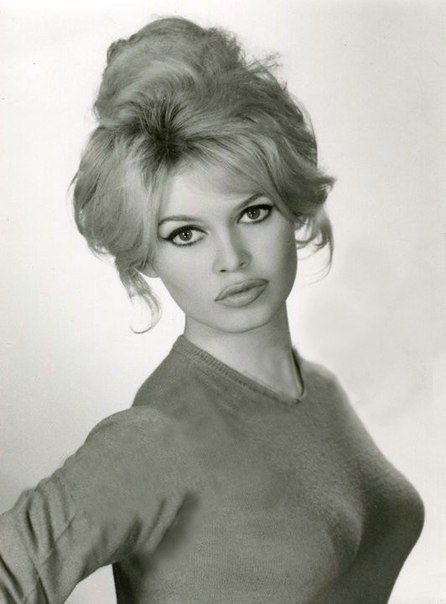 Brigitte Bardot.  A George Vreeland Hill post. Big Eyes Women, Blonde Hair And Bangs, Girls With Blonde Hair, Bardot Bangs, Bridgette Bardot, 1960's Style, Bridget Bardot, Teased Hair, Animal Activist