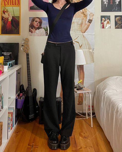 Navy Blue Baggy Pants Outfit, Across Body Bag Outfit, Black Dress Pants Aesthetic, Dress Pant Casual Outfits, Long Sleeve Pants Outfit, Womens Pants 2023, Black Fitted Long Sleeve Top Outfit, Blue Top And Black Pants Outfit, Dr Martens Outfit 1461