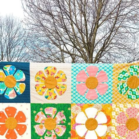 Maude MacDonald on Instagram: "Come on Spring, bring me some sunshine! In the meantime this Retro Daisy in @missmelodymiller’s new Flowerland collection has me feeling all the spring sunny vibes! #retrodaisyquilt #flowerlandfabric #rubystarsociety #retroquilt #retrovibes #ilovequilting #fabricismyfun #quilting #quilts #applique" Bright Quilts Ideas, Daisy Quilt, Retro Quilt, Pretty Quilts, Flower Quilt Patterns, Floral Quilts, Modern Quilt Blocks, Bright Quilts, Sunny Vibes