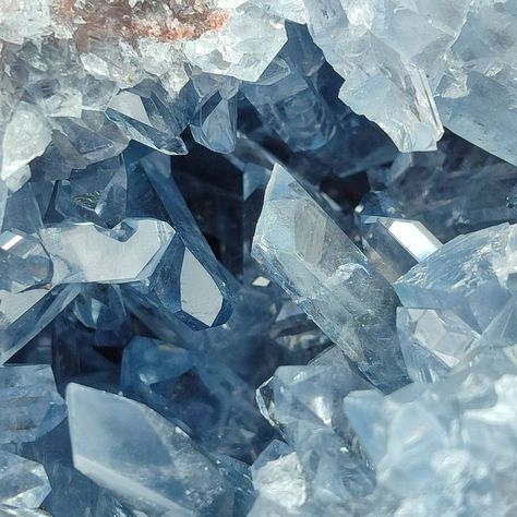 Discover the Power of Blue Healing Crystals Crystal Background, Gel Primer, Celestite Crystal, Star Wars Aesthetic, Crystal Aesthetic, Dream Land, Mesmerizing Beauty, Pinterest Ideas, White Crystals