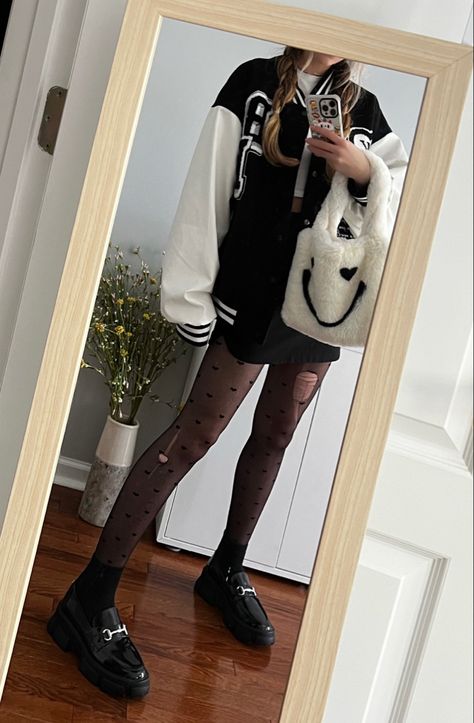 Cute preppy spring 2022 oversized varsity jacket white fluffy bag trendy girly tomboy black skirt Oversized Varsity Jacket, Girly Tomboy, White Varsity Jacket, Varsity Jacket Outfit, Fluffy Bag, Grunge Skirt, Preppy Spring, Trip Outfits, Black Skirt