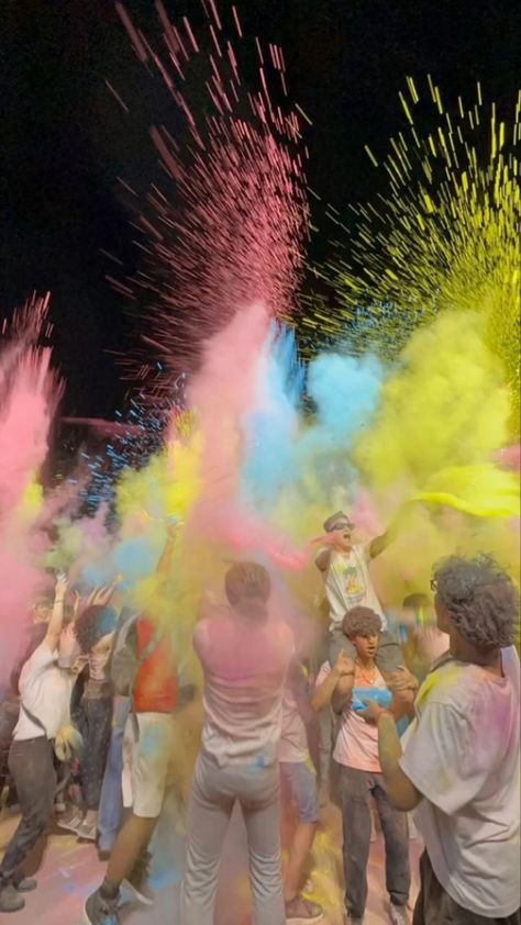 #color #colorful #powder #party #nightlife #teenagerposts #bucketlist #aesthetic Holi Party Aesthetic, Holi Birthday Party Ideas, Color Powder Party, Bucketlist Aesthetic, Holi Vibes, Holi Aesthetic, Fiesta Aesthetic, Colour Festival, Colour Party