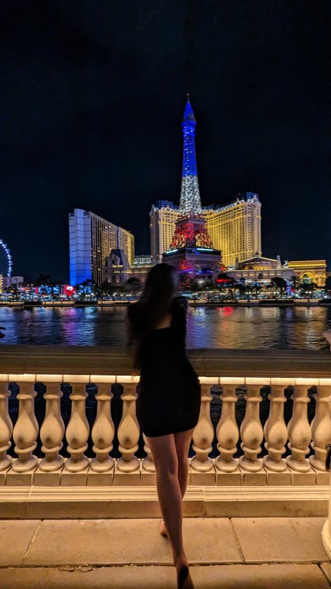 Pictures To Take In Vegas, Aesthetic Vegas Pictures, Las Vegas 30th Birthday, Las Vegas Photo Ideas Instagram, Las Vegas Photoshoot Ideas, Vegas Picture Ideas Instagram, Vegas Girls Trip Aesthetic, Vegas Inspo Pics, Las Vegas Aesthetic Outfit