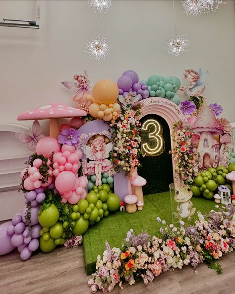 It’s all in the details ❤️ Fairy themed party decor done right! Full Event Decor: @bloomsandpaper Venue: @bloomsandpapereventspace Let us help you turn your vision to life. Let us help you WOW your guests🩷 ____________________________ For Booking or Inquiries: 📲DM or Email us: 💌 Info@bloomsandpaper.com Or fill out our Contact Form: 💻 www.bloomsandpaper.com ____________________________ #Fairybirthday #Fairyfirsttheme #fairytheme #fairiesandbutterflies #PartyDecor #SurreyBC #VancouverBC #Ev... Fairies Birthday Theme, Fairy Birthday Themes, Fairy Theme Birthday Party, Balloon Baby Shower Centerpieces, Fairy Theme Party, Fairy Garden Birthday Party, Fairy Theme, Bolo Minnie, Baby Birthday Themes