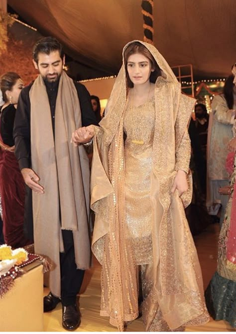 Very simple bride Simple Pakistani Bride, Simple Nikah, Bridal Mehndi Dresses, Nikah Dress, Simple Bride, Couple Wedding Dress, Shadi Dresses, Latest Bridal Dresses, Nikkah Dress