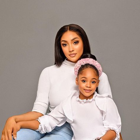 Mummy And Daughter Photoshoot, Mommy And Daughter Poses, Mother Daughter Pose, Mommy Photoshoot, Mother And Daughter Photoshoot, Mother Daughter Poses, Daughter Fashion, Daughter Photoshoot, Mother Daughter Photoshoot