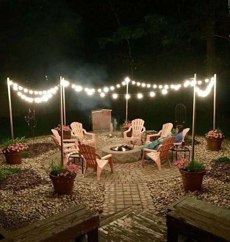 Everyone wants a beautiful backyard, but hiring a landscape designer can get expensive. So today we bring you some outdoor ideas for big or small spaces, so you Fire Pit Plans, Design Per Patio, Amazing Backyard, Camp Site, Outdoor Paradise, Fire Pit Ideas, Fire Pit Designs, Diy Fire Pit, Backyard Fire