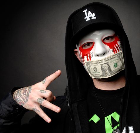 This is J-Dog (in his mask) Hollywood Undead J Dog, Hollywood Undead Masks, Undead Soldier, Jorel Decker, Charlie Scene, Music Saved Me, Undead Army, Dog Mask, Hollywood Undead