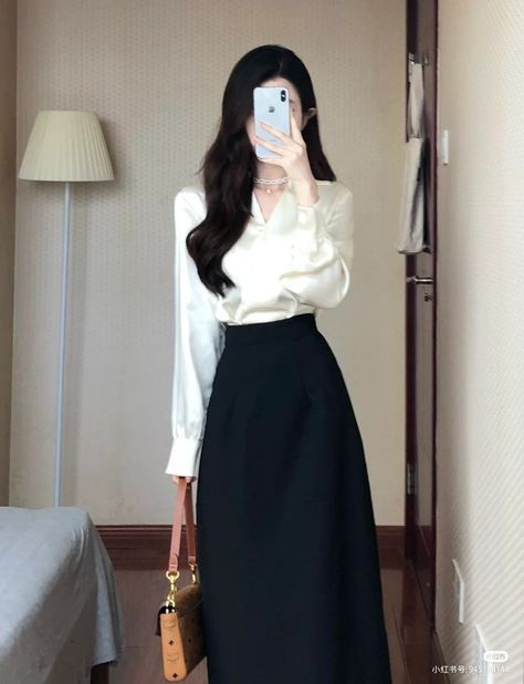 Elegant Comfortable Outfit, Auditor Outfit Women, Long A Line Skirt Outfits, Candid Poses Women, Women Formal Wear Work Outfits, Medium Skirt Outfits, Style With Long Skirt, Skirt With Blazer Outfit, Korean Corporate Attire