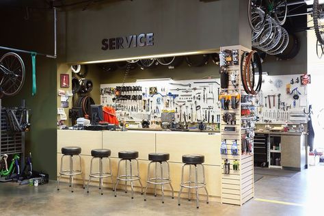 Bicycle Workshop, Bike Shop Ideas, Bike Workshop, Bike Service, Bicycle Cafe, Bike Cafe, Bike Shops, Support Velo, Bicycle Store