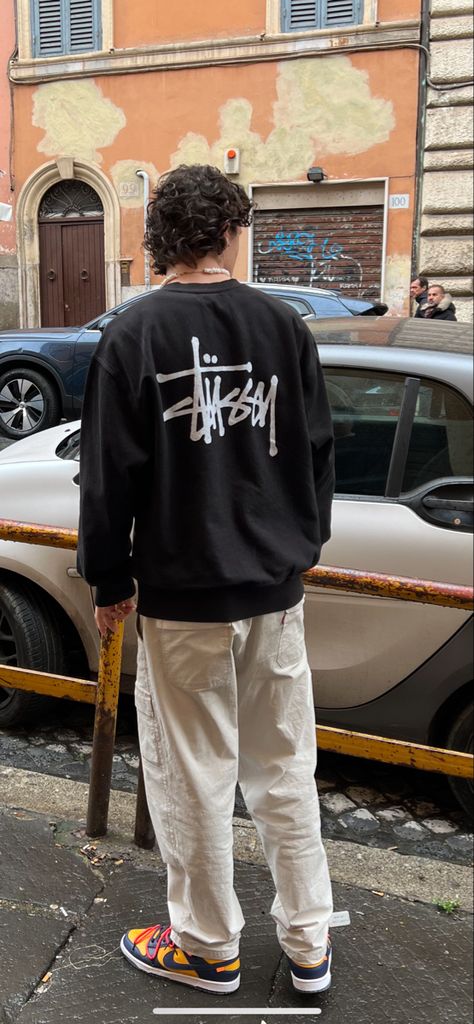 Styles Men Fashion, Mens Fashionable Outfits, Sweats Men Outfit, Stussy Sweatshirt Outfit, Streetwear Fashion Masculine, Urban Wear Streetwear, Stuzzy Outfits, Men’s Street Wear Look, Outfit Uomo Streetwear