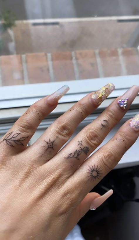 Cute Finger Tattoos, Small Finger Tattoos, Finger Tattoo For Women, Finger Tats, Hand And Finger Tattoos, Pretty Hand Tattoos, Hand Tats, Small Hand Tattoos, Finger Tattoo