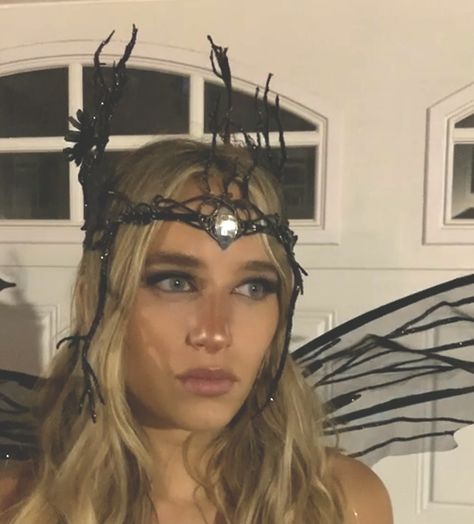 DIY Kendall Jenner's forest fairy costume Scary Fairytale Costume, Dark Butterfly Costume, Emo Fairy Costume, Dark Woodland Fairy Costume, Dark Pixie Costume, Dark Forest Fairy Costume, Scary Fairy Costume, Dark Fairy Costume Halloween, Dark Fairy Halloween Costumes