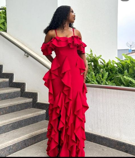 West African Fashion, Nigerian Women, Two Piece Dress Casual, Dinner Dress Classy, Elegant Dresses Classy, Fun Dress, African Clothing Styles, African Design Dresses, African Design