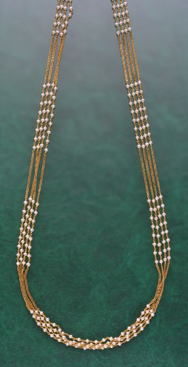 Gold Beads Designs, Pearl Chain Designs In Gold, Pearl Chain Designs, Pearl Chain With Pendant, Pearl Chains, Gold Pearl Jewelry, Gold Jewelry Outfits, Pearl Jewelry Design, Gold Jewelry Simple Necklace