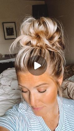 Hair Wax Styling Hairstyles, How To Tie A Messy Bun, Messy Bun For Straight Hair, Messy Bun For Long Hair Tutorial, How To Make The Perfect Messy Bun, Easy Ways To Put Your Hair Up, How To Messy Bun Long Hair, Easy Messy Updos For Long Hair, Messy Bun Thick Hair Tutorial