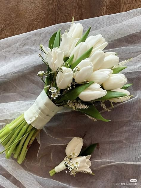 Wedding Flower Bouquets Bridal Simple, Tulips As Wedding Flowers, Bride Bouquets White Tulips, Bouquet Tulips Wedding, Bride Flower Bouquet Tulip, Bouquet Of Tulips Wedding, White Tulip Bride Bouquet, Bridal Simple Bouquet, Tulips Wedding Boquet