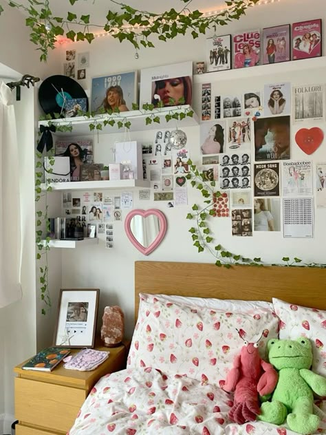 Zimmer Diy, Preppy Bedroom, Pastel Room Decor, Uni Room, Pastel Room, Pinterest Room Decor, Preppy Room Decor, Preppy Room, Cute Room Ideas