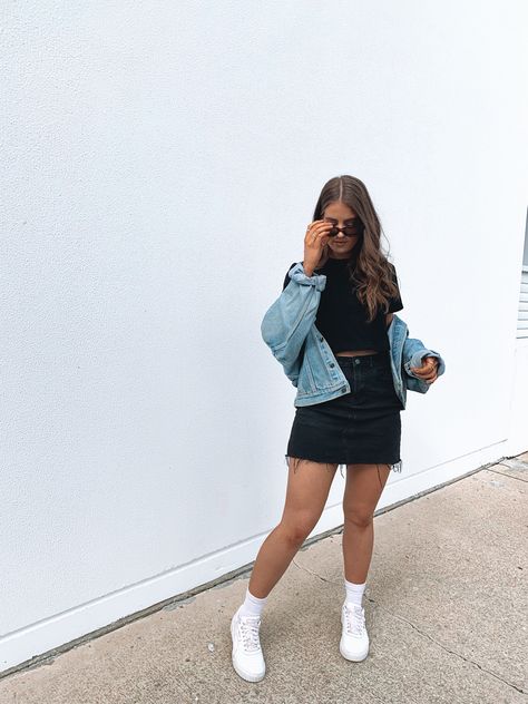 Black Denim Jean Skirt Outfit, Demin Black Skirt Outfit, Short Jean Skirt Outfits With Sneakers, Denim Jacket Outfit With Skirt, Black Jean Skirt Outfit Baddie, Short Denim Skirt Outfits Aesthetic, Black Jean Skirt Outfit Summer, Black Jean Mini Skirt Outfit, Short Denim Skirt Outfits Fall