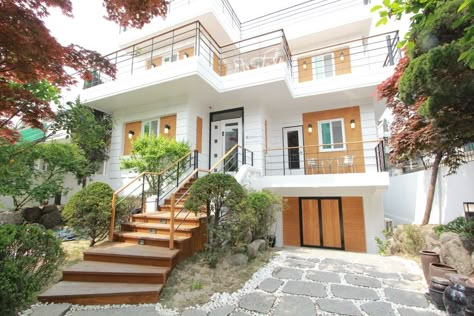 Korean House Exterior, Modern Korean House, House In Korea, Korean House Interior, Korean House, Apartment Exterior, House Design Exterior, Expensive Houses, House Outside Design