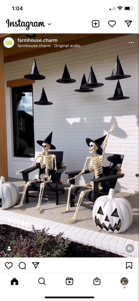 Halloween Room Decor Diy, Stylish Halloween Costumes, Halloween Diy Outdoor, Casa Halloween, Halloween Outside, Halloween Decorations Diy, Halloween Decor Diy, Halloween Decorations Diy Outdoor, Homemade Halloween Decorations