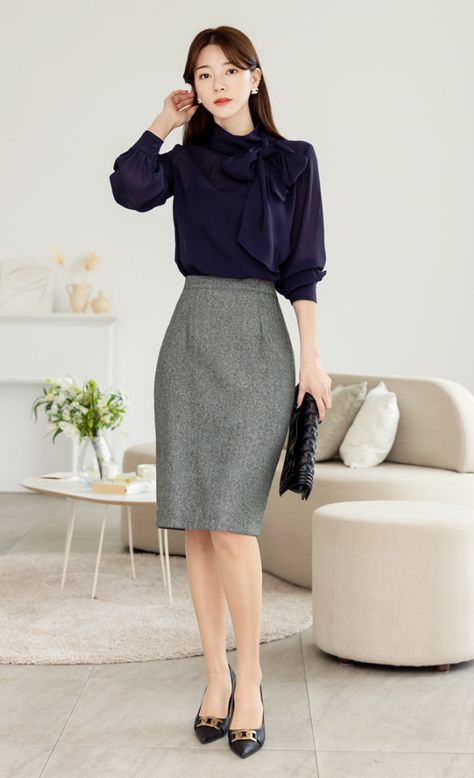 Government Outfit, Korean Office Wear, Office Wear For Women, Job Outfits, Black Top Outfit, Korean Office, Secretary Outfits, Government Job, Office Wear Women