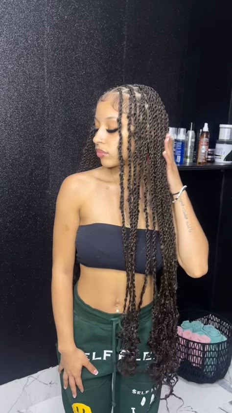 Passion Twists Hairstyle Black Women, Twists Women Hair, Passion Twists Knotless, Knotless Boho Passion Twists, Passion Twists On Light Skin, Medium Knotless Passion Twists, Bobo Passion Twist, Bobo Island Twist, Waist Length Passion Twists