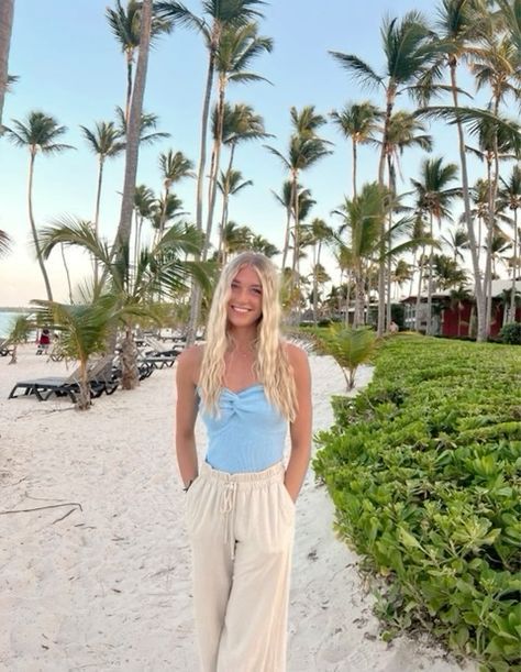 Costal Vacation Outfits, Beachy Vacay Outfits, Summer Outfits For Blondes, Preppy Spring Break Outfit, Cute California Outfits, Preppy Outfits For The Beach, Florida Girl Aesthetic Outfits, Florida Insta Pics, Cruise Outfits Casual