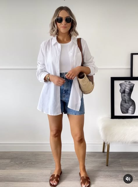 Pool Party Modest Outfit, Casual Summer Style 2023, 65 And Sunny Outfit, 7 Days Outfits Summer, Mum Beach Outfit, Denim Shorts With Shirt Outfit, Outfit For Outdoor Party, Style Linen Button Down, Summer Outfits With Bodysuits