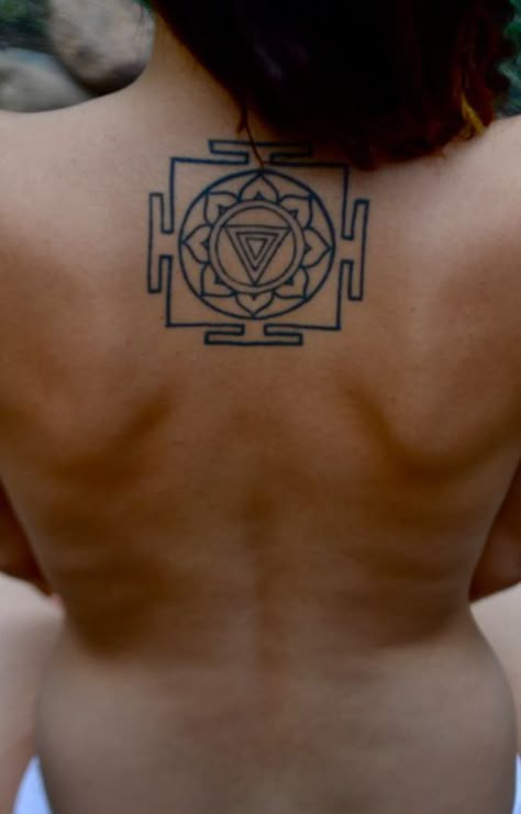 Kali Yantra Tattoo, Goddess Of Time, Kali Yantra, Yantra Tattoo, Kali Tattoo, Love Symbol Tattoos, Idea Tattoo, Intricate Tattoo, Geometric Symbols