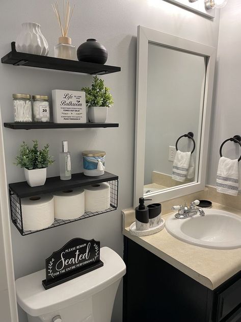 Apartment Restroom Ideas, Aesthetic Restroom Ideas, Bathroom Design For Men, Apartment Decorating On A Budget Bathroom, Black Bathroom Remodel Ideas, Cute Guest Bathroom Ideas, Small Bathroom Inspo Aesthetic, Bathroom Setup Ideas, Organize Restroom