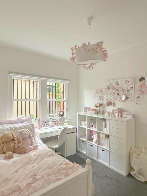 Pink Fairy Bedroom, Dream Bedroom Inspiration, Pink Room Decor, Casa Vintage, Room Redesign, Redecorate Bedroom, Dream House Rooms, Cozy Room Decor, Minimalist Room