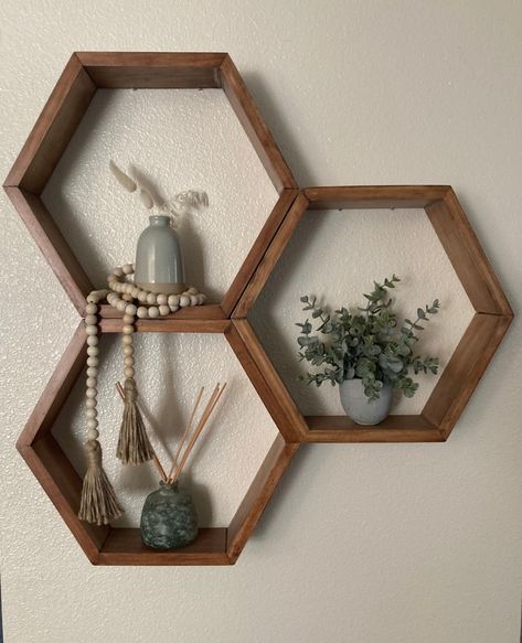 Hexagon Shelf: Easy, Step-by-Step Instructions - Delightfully Designed Hexagon Shelf Decor, Hexagon Decor, Shelf Decor Ideas, Hexagon Shelf, Potatoes Tomatoes, Geometric Shelves, Copper Wire Lights, Washroom Decor, Wood Putty