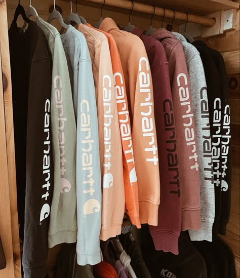 Carhartt Women Sweatshirt, Carhartt Hoodies Womens, Western Christmas Gift Ideas For Women, Carhartt Women Outfits Hoodie, Carhartt Aesthetic Women, Cute Western Sweatshirts, Carhartt Sweatshirt Outfit Women, Carhartt Long Sleeve Outfit, Country Wishlist Ideas