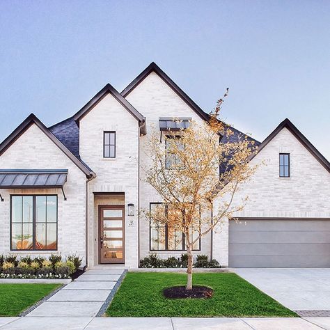 White Brick House Exterior Modern, Texas Brick Homes Exterior, Two Story White Brick House, White Brick Black Trim Exterior, Brick Beach House Exterior, White Brick House With Stone Accents, Brick And Panel House Exterior, Light Brick Exterior Color Schemes, White Brick Modern House