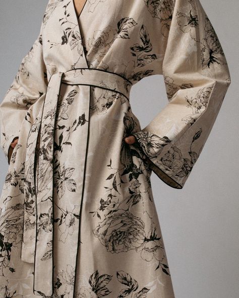 Linen Bathrobe, Chinese Fabric, Book Fashion, Linen Pajamas, Summer Linen Dresses, Floral Print Fabric, Summer Linen, Fashion Couture, Different Outfits