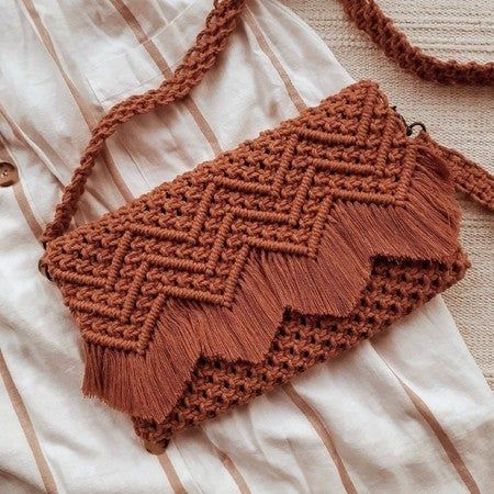 Crochet Sling Bag, Art Macramé, Pola Macrame, Makramee Diy, Macrame Purse, Sac Diy, Macrame Knots Pattern, Macrame Wall Hanging Patterns, Macrame Patterns Tutorials