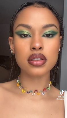 Green Eyeshadow Wedding Makeup, Full Eyeliner Look, Dark Green Aesthetic Makeup, Wicked Inspired Makeup Looks, Beetlejuice Makeup Eyeshadow, White Eyeliner Green Eyeshadow, Green Makeup Looks Creative, Makeup Ideas Green Eyeshadow, Green Eyeshadow Looks For Hooded Eyes