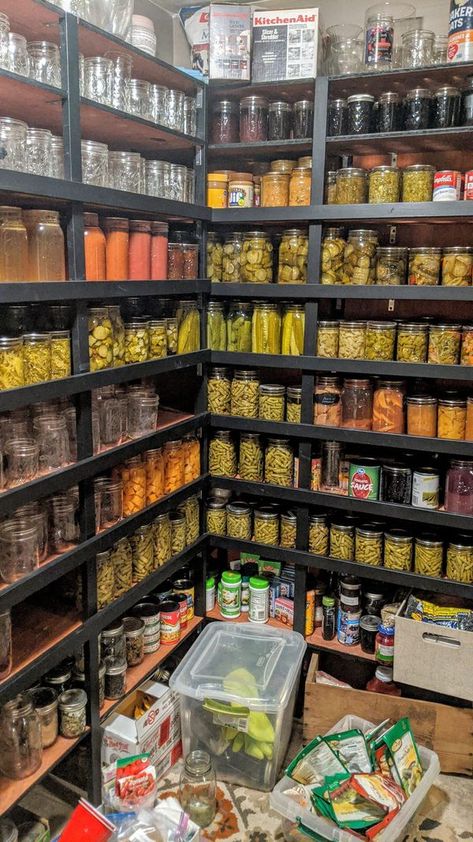 Homemade Stock, Harvest Storage, Dehydrating Food, Canning Kitchen, Canning Food, Food Gardening, House Planning, Canned Goods, Food Fruit